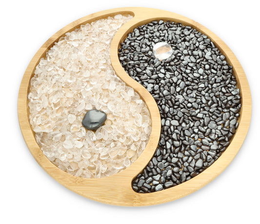 Yin-Yang Bambusteller 31 cm mit Edelsteinen | Bergkristall + Hämatit Chips | Raumdekoration Lade- und Entladesteinen