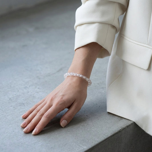 Bergkristall Kugelarmband | 6 mm am Handgelenk getragen – Tragebild