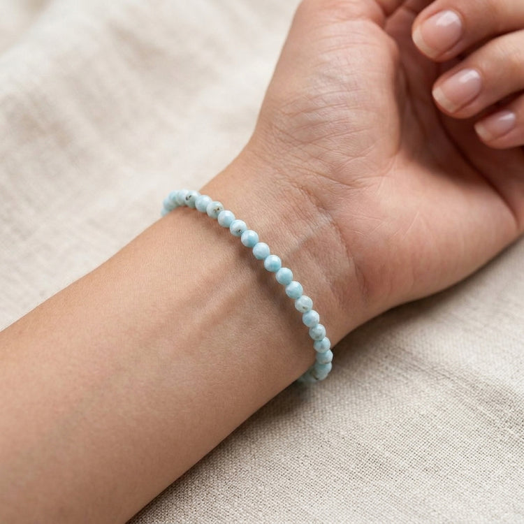 Larimar | facettiertes Armband | 4 mm am Handgelenk getragen – Tragebild