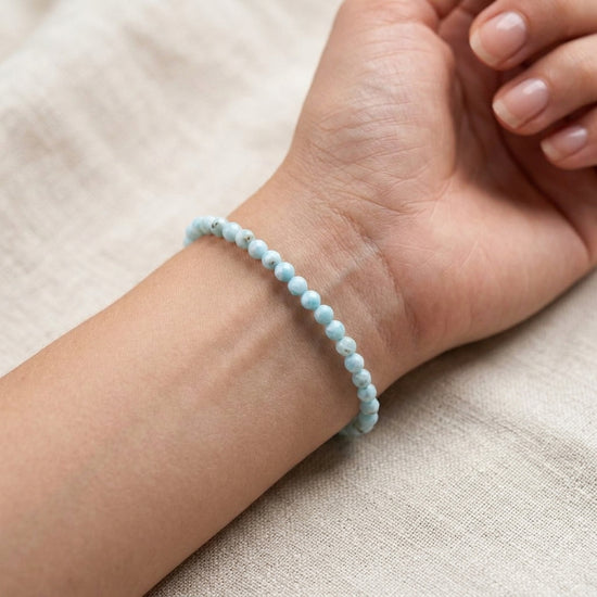 Larimar | facettiertes Armband | 4 mm am Handgelenk getragen – Tragebild