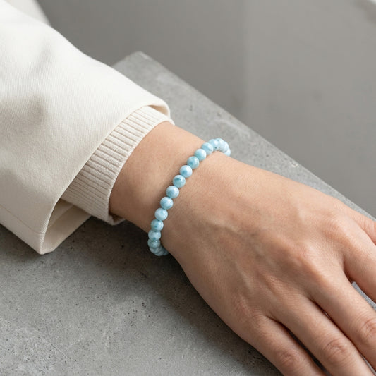 Larimar Kugelarmband | 6mm — Lifestyle-Tragebild