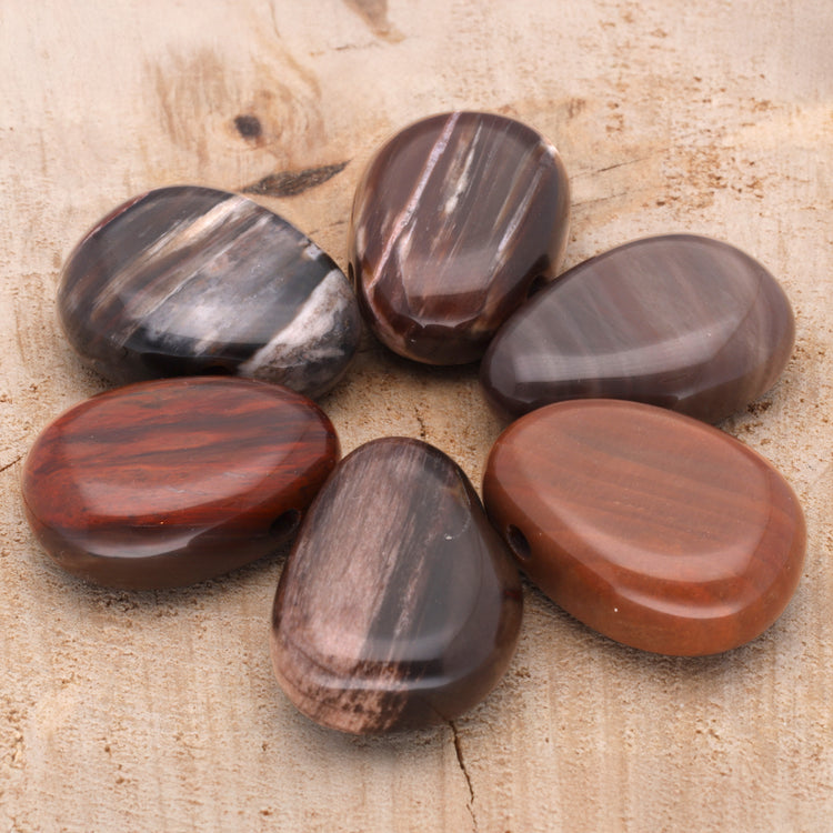 Pendentif goutte en bois pétrifié